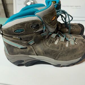 Keen steel toe boots like new size 9.5